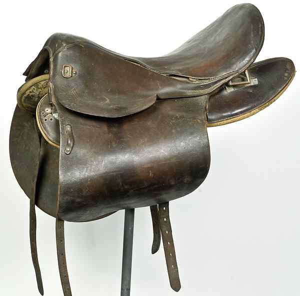 Appraisal: U S WWI Experimental Model Officer's Saddle Lacking girth strap