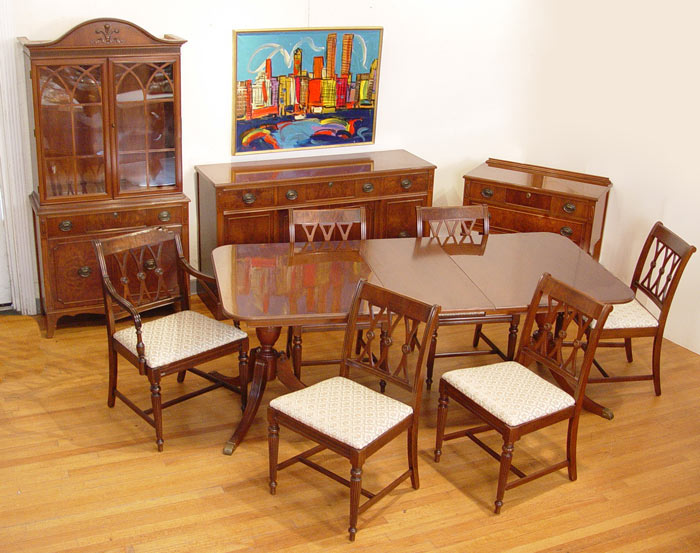 Appraisal: MAHOGANY PIECE DINING ROOM SET Double pedestal TABLE with leaves