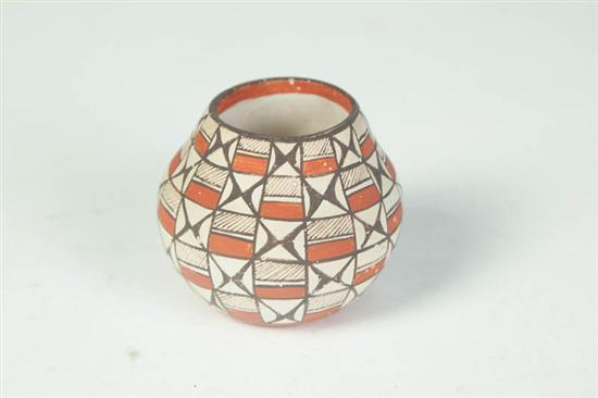 Appraisal: AMERICAN INDIAN POTTERY JAR Jemez New Mexico ca Geometric grid