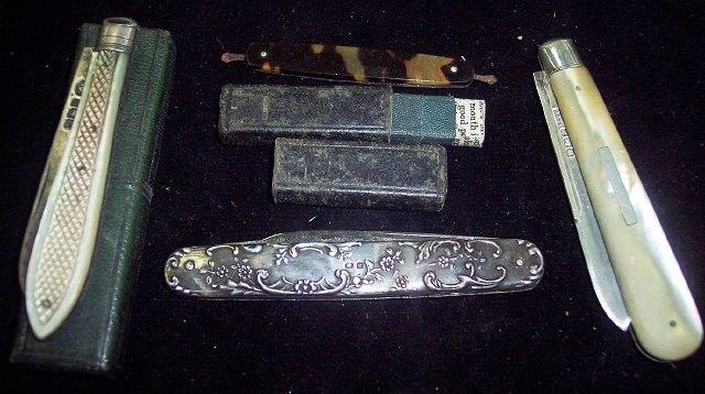 Appraisal: A small group of pocket knives including examples with silver