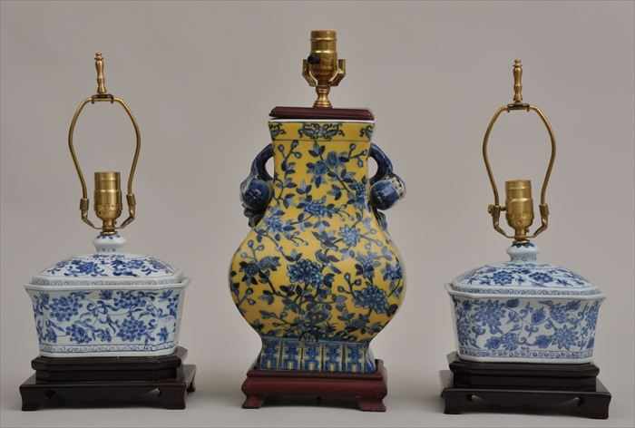 Appraisal: PAIR OF CHINESE BLUE AND WHITE PORCELAIN JARDINI RES AND