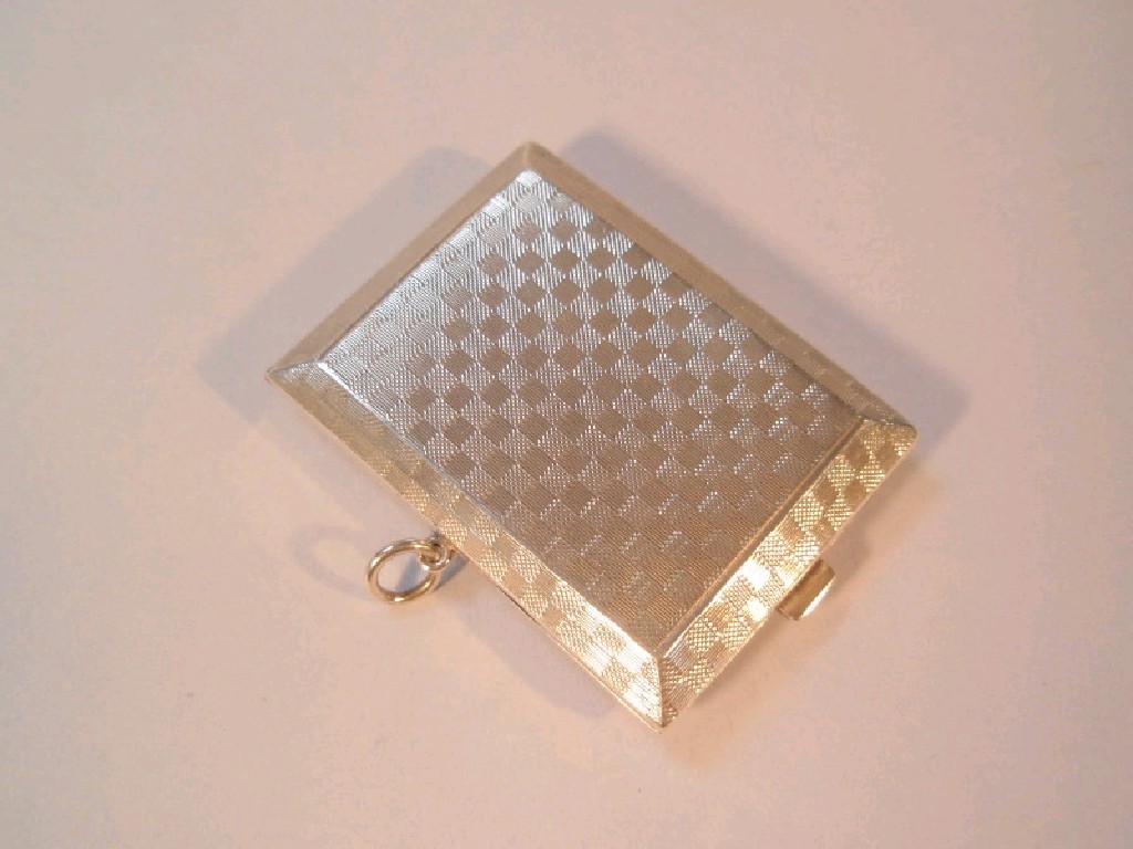 Appraisal: A silver matchbox case of oblong canted form with chequerboard