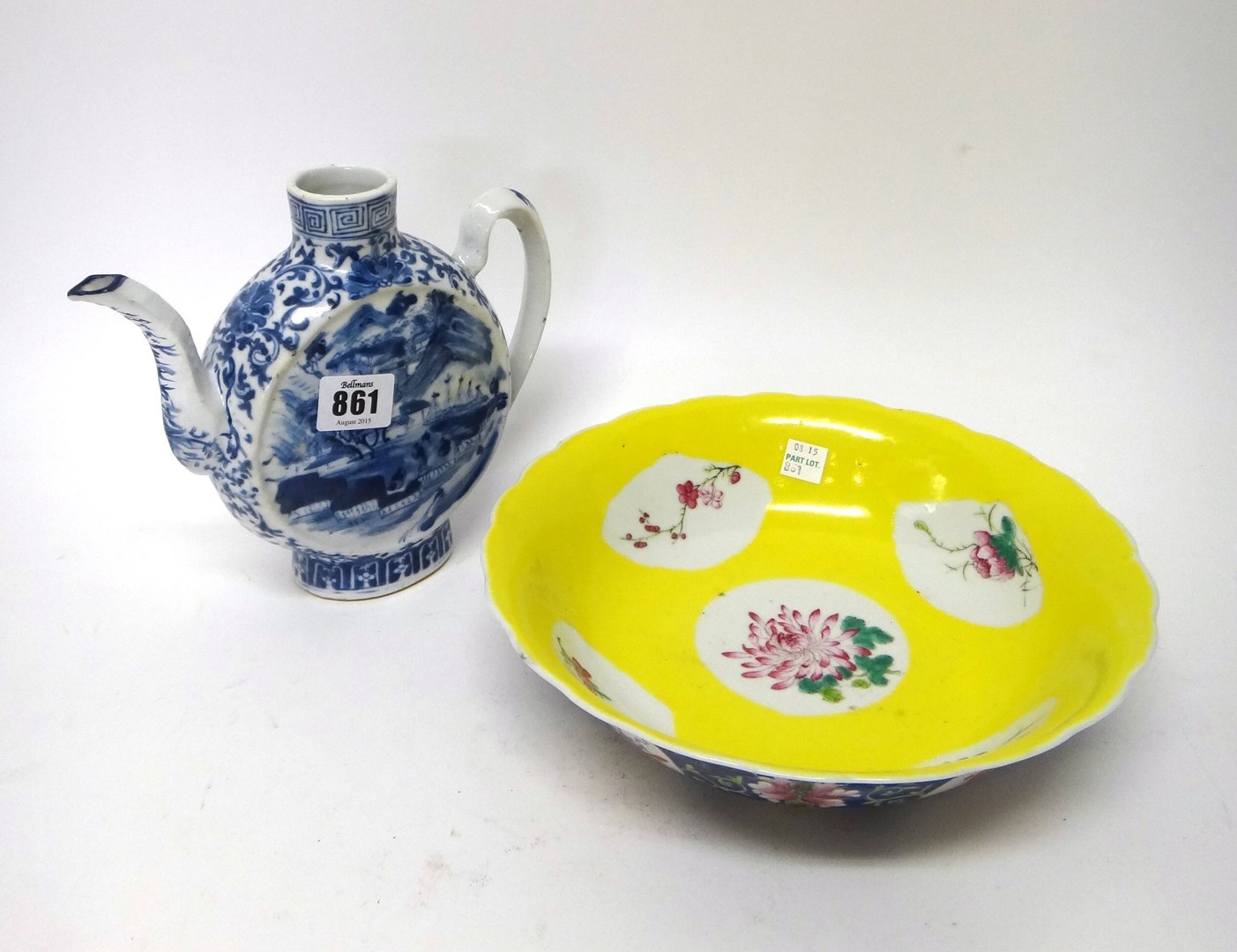 Appraisal: A late th th century Chinese famille-rose bowl painted on