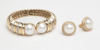 Appraisal: A mabe pearl and diamond jewelry set A K gold