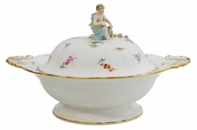 Appraisal: Meissen porcelain lidded vegetable dish in the Scattered Flowers pattern