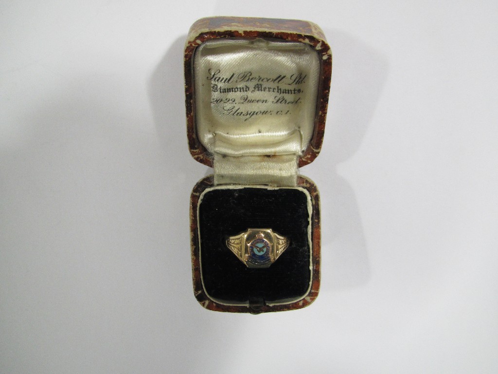 Appraisal: A collectable ct gold and enamel signet ring with raised