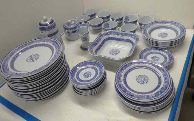 Appraisal: Set of Spode Blue Heritage china including '' bowls ''