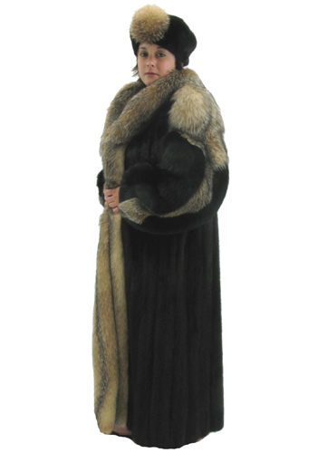 Appraisal: A LADY'S RANCH MINK AND FOX COAT HAT the full