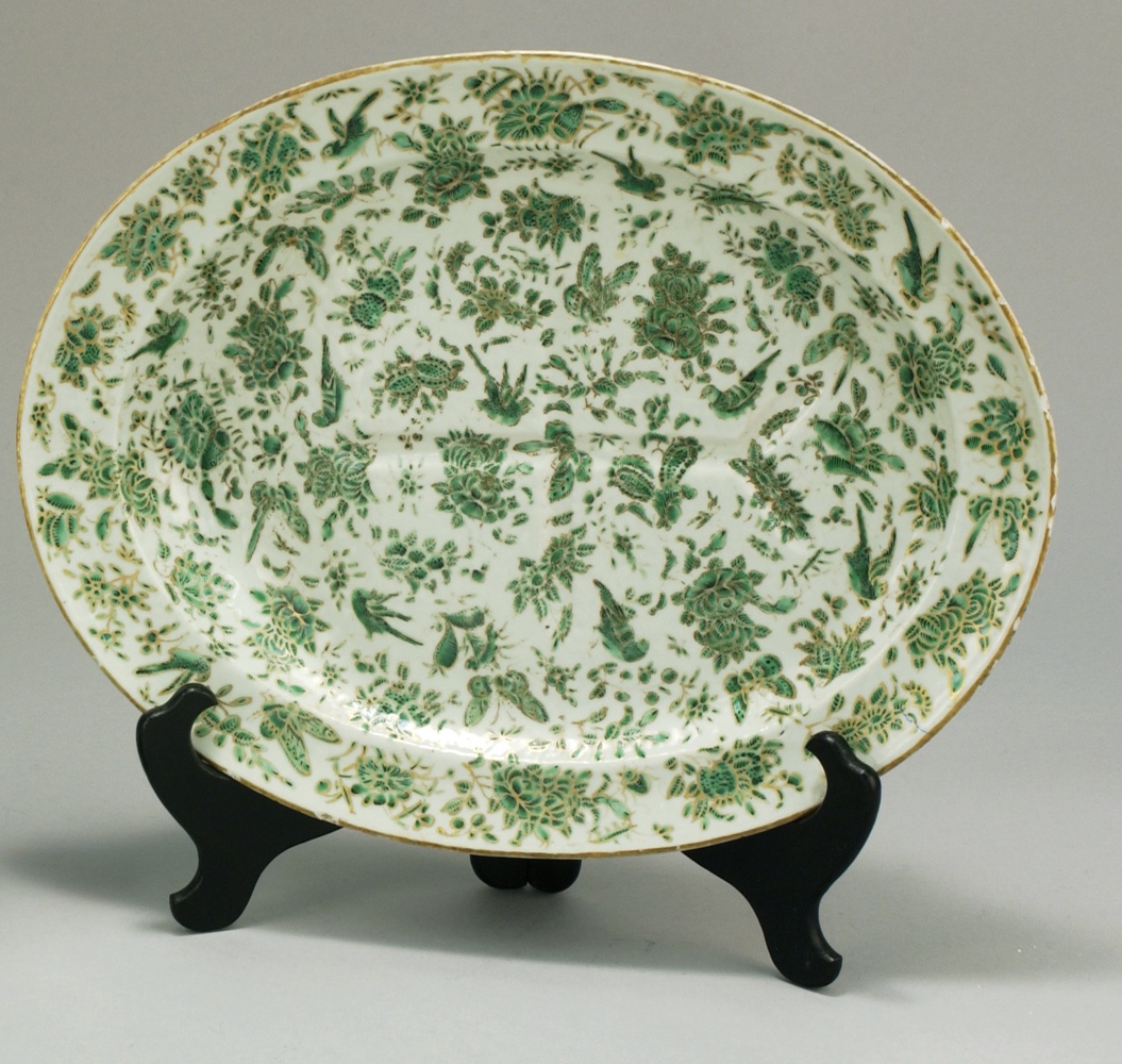 Appraisal: OVAL CHINESE EXPORT PORCELAIN WELL TREE PLATTER th CenturyWith green