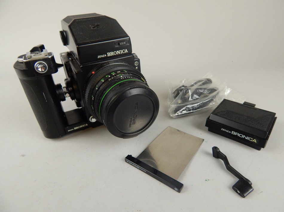 Appraisal: A Zenza Bronica ETRS mm camera with some accessories