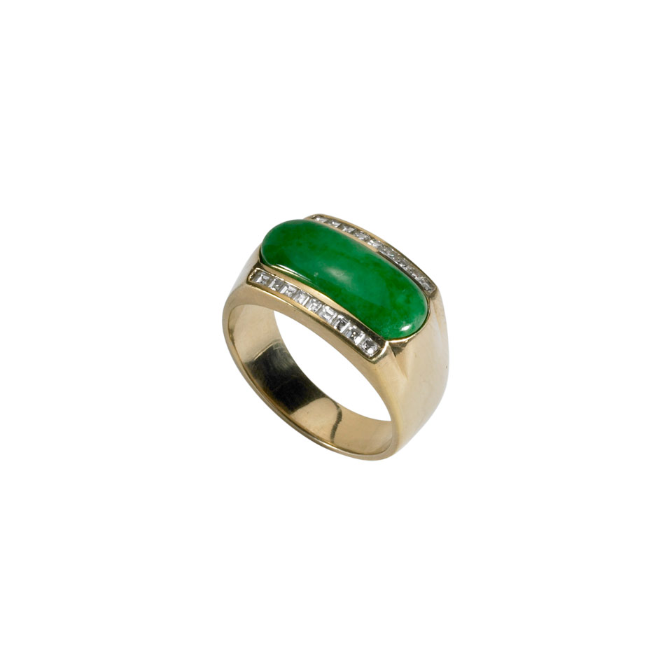 Appraisal: k Yellow Gold Ring set with an oval jadeite panel