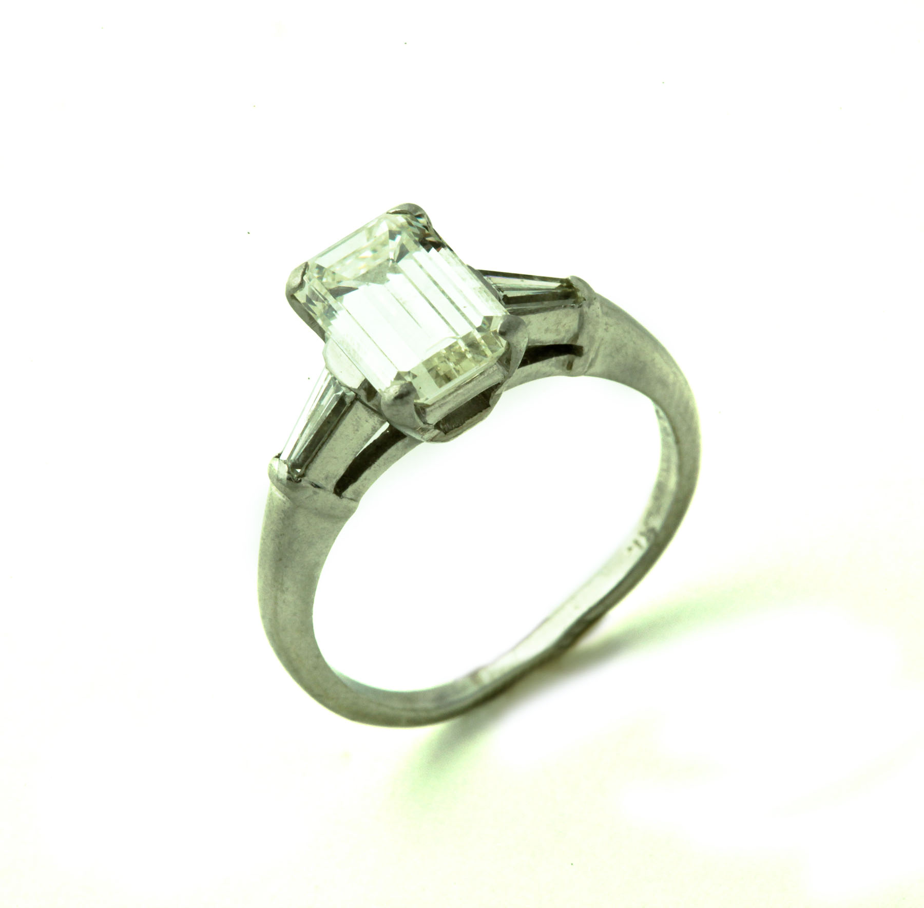 Appraisal: DIAMOND AND PLATINUM RING Second quarter- th century Classic setting