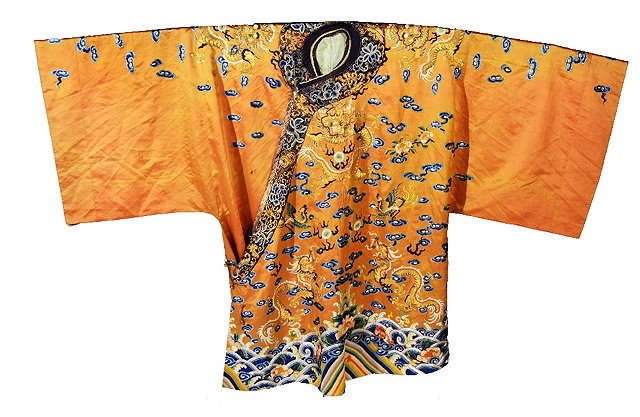 Appraisal: A TH CENTURY GOLD SILK CHINESE ROBE embroidered in gilt