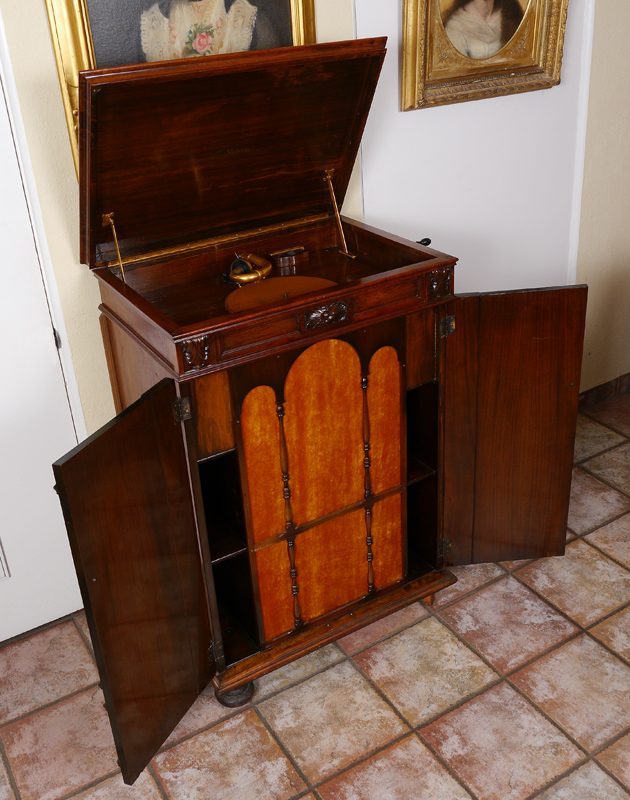 Appraisal: VICTROLA ORTHOPHONIC CREDENZA DISC PHONOGRAPH Victor Talking Machine Co walnut