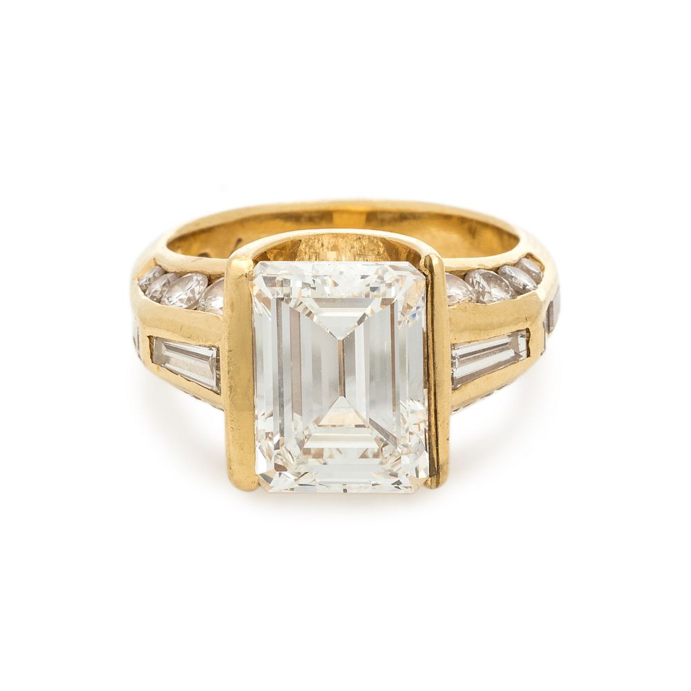 Appraisal: DIAMOND RING DIAMOND RING Containing one emerald cut diamond weighing