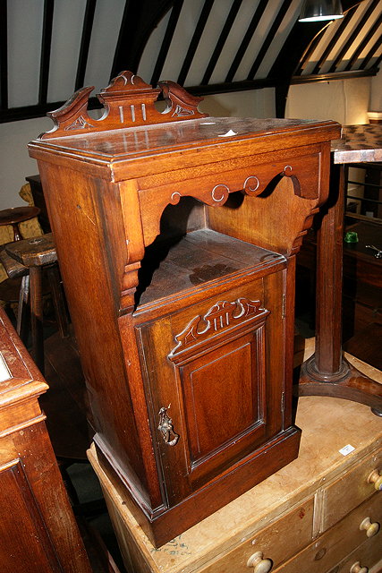 Appraisal: A VICTORIAN MAHOGANY AND MARBLE INSET BEDSIDE CUPBOARD a small