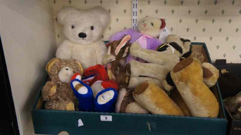 Appraisal: A collection of Merrythorght Teddy bears to include Large Teddy