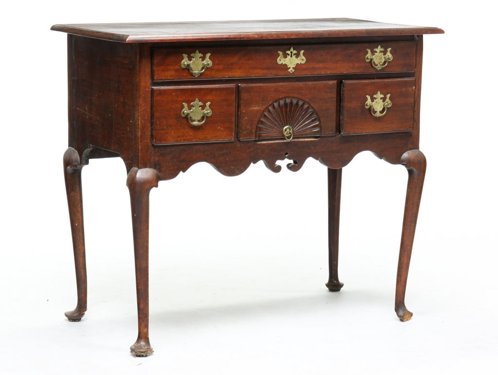 Appraisal: AMERICAN QUEEN ANNE DRESSING TABLE Second half th century cherry