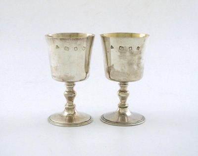 Appraisal: A pair of modern silver goblets tapering circular bowls on