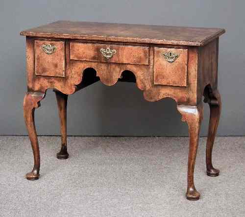 Appraisal: A walnut lowboy dressing table of early th Century design