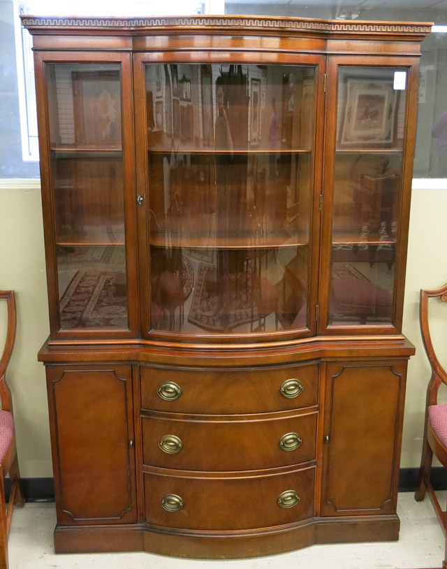 Appraisal: FEDERAL STYLE MAHOGANY CHINA CABINET New Travis Court Collection Drexel