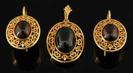 Appraisal: A garnet earring and pendant suite The pendant centrally set