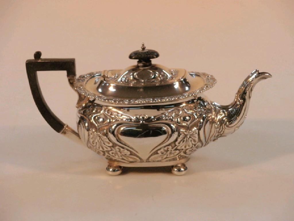 Appraisal: An Edward VII silver teapot by James Deakin Sons Sheffield