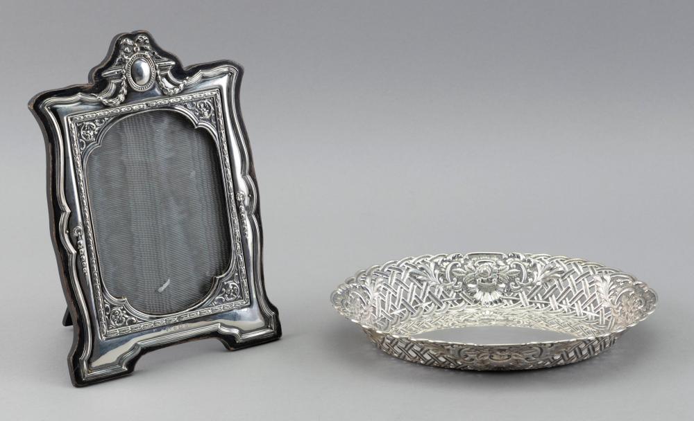 Appraisal: TWO PIECES OF SILVER EARLY TH CENTURY APPROX TROY OZ