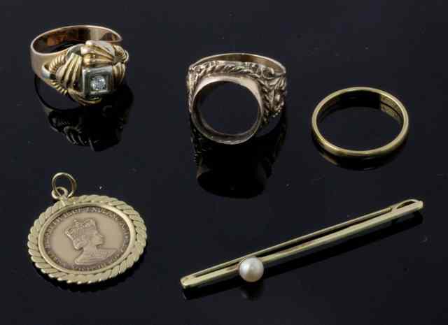 Appraisal: A dress ring marked a signet type ring the stone