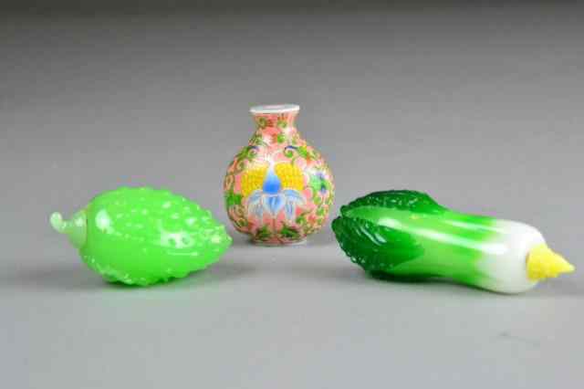 Appraisal: Chinese Glass Snuff BottlesTo include a finely enameled example depicting