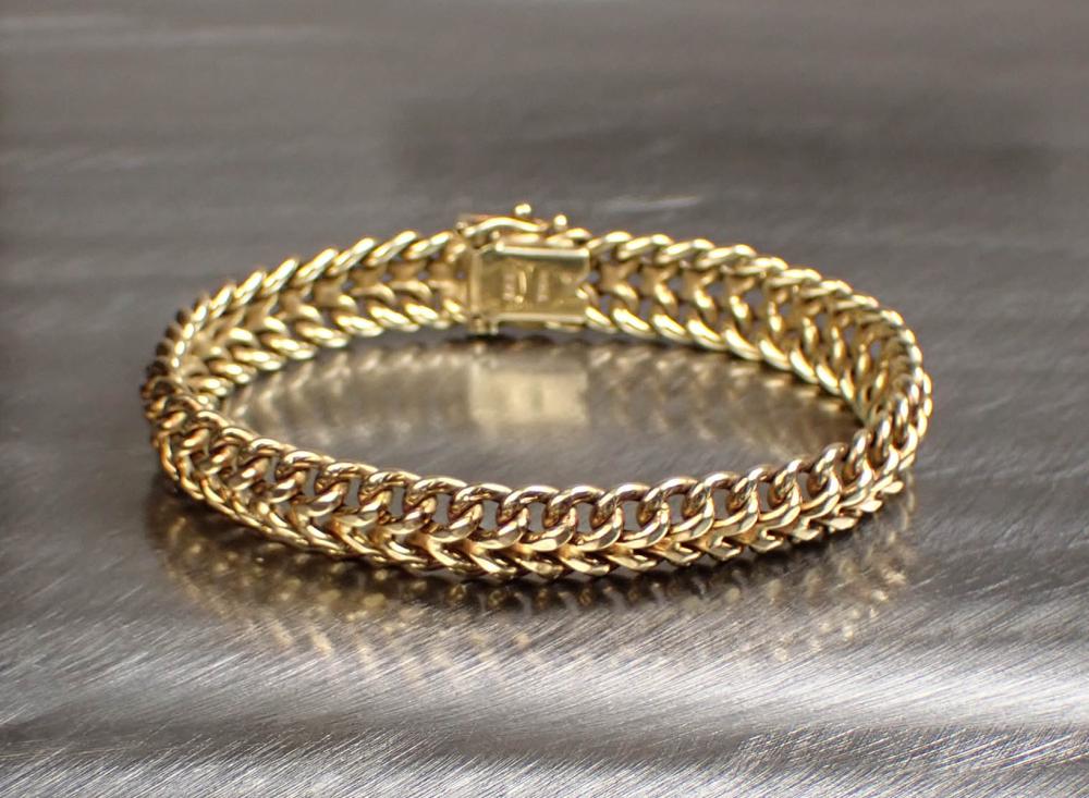 Appraisal: ITALIAN MADE FOURTEEN KARAT GOLD CHAIN BRACELET The mm wide