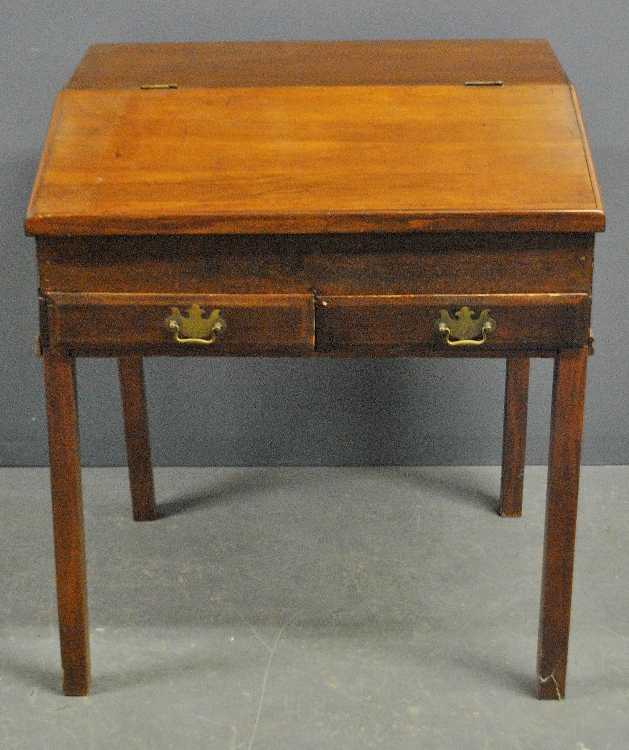 Appraisal: - Pine schoolmaster s desk C with a lift lid