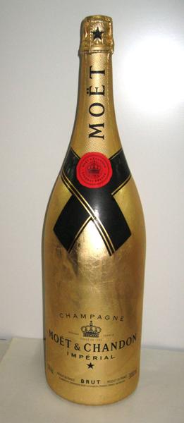 Appraisal: A BOTTLE OF MOET CHANDON IMPERIAL CHAMPAGNE BRUT EPERNAY ML