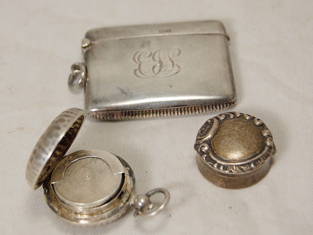 Appraisal: An Edwardian hammered silver sovereign fob-case Birmingham to w a