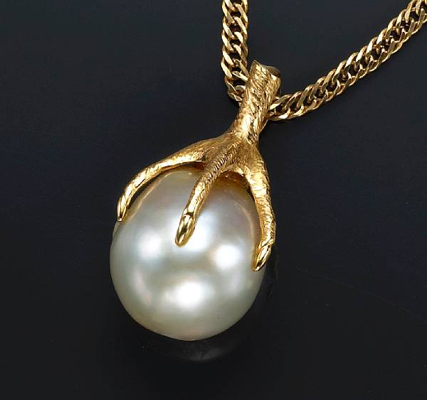 Appraisal: A South Sea cultured pearl and eighteen karat gold pendant