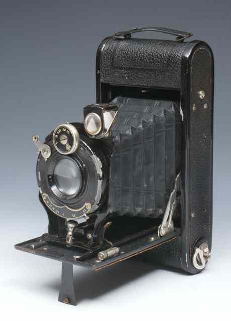 Appraisal: A FOTH DOPPEL ANASTIGMAT CAMERA with lens black leather finish