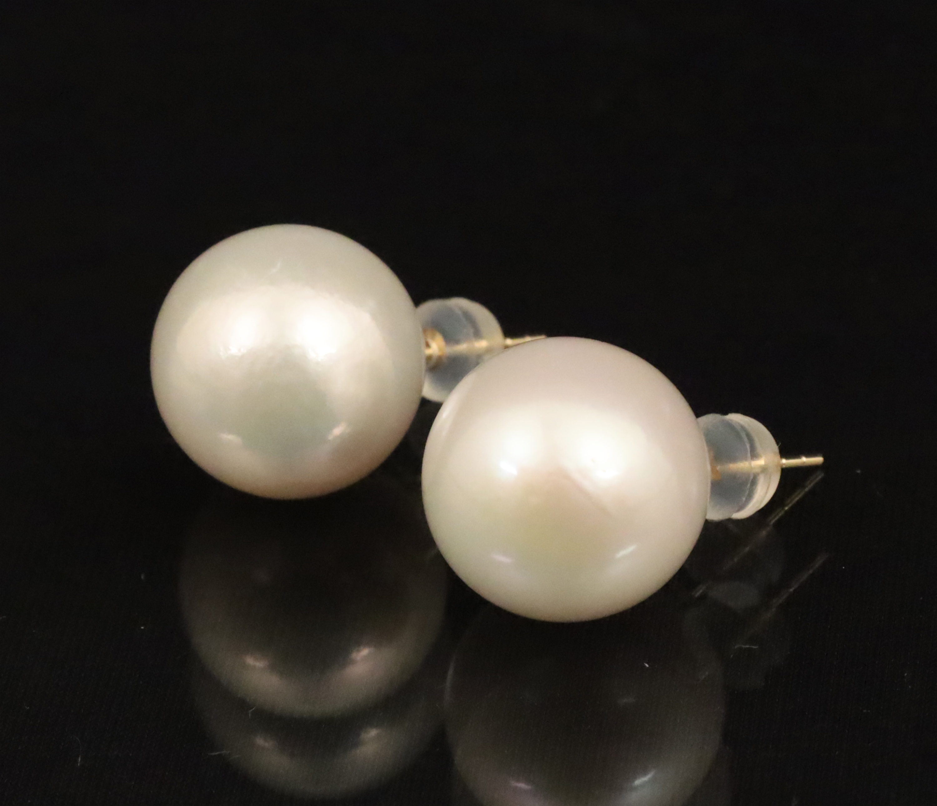 Appraisal: PR OF NATURAL MM PEARL STUD EARRINGS Pair of white