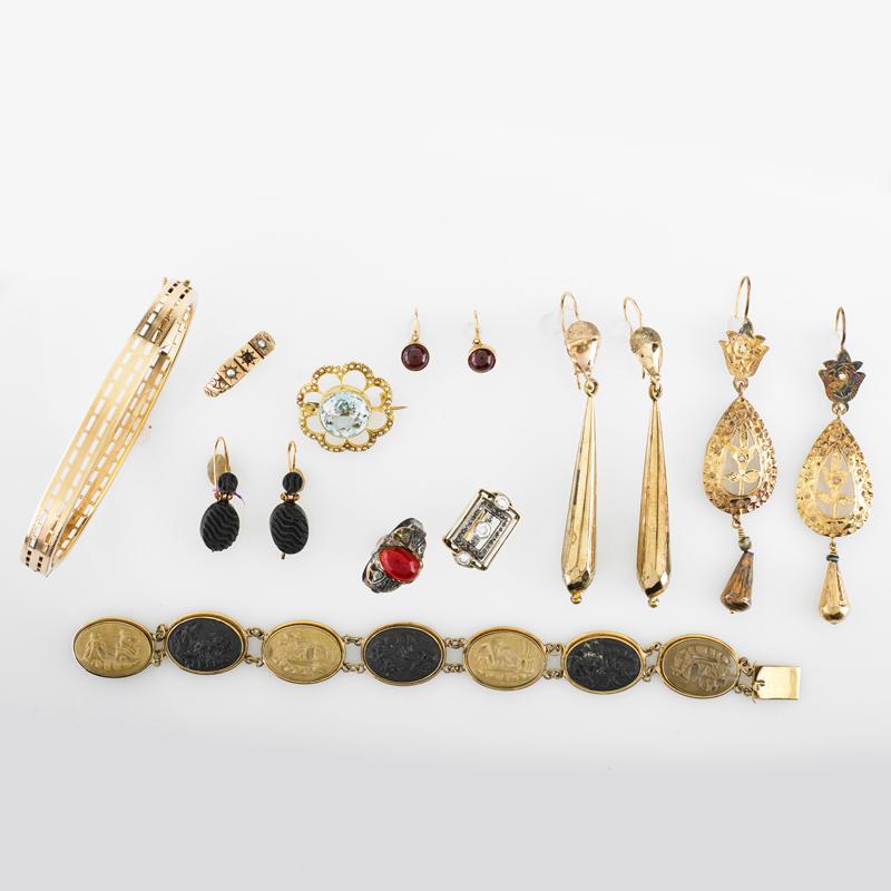 Appraisal: GOLD AND GOLD FILLED JEWELRY CA Fourteen pieces pieces in