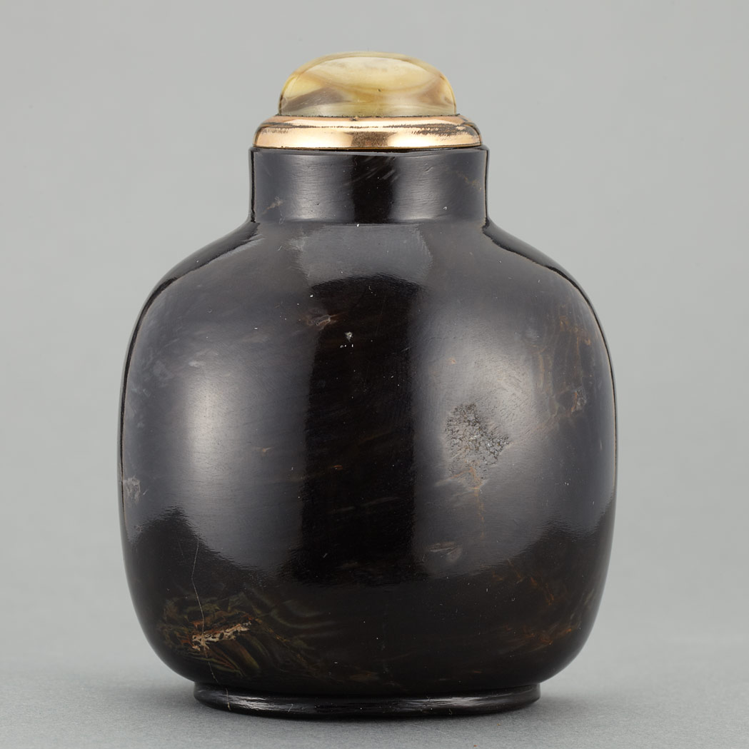 Appraisal: Chinese Agate Snuff Bottle th Century Of full ovoid shape