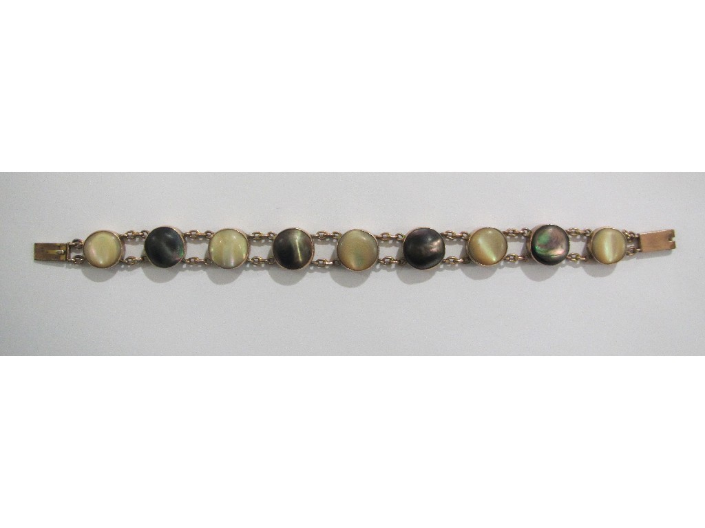 Appraisal: Edwardian shell bracelet with alternating MOP and abalone round cut