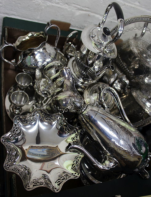 Appraisal: A QUANTITY OF SILVER PLATED ITEMS to include a kettle