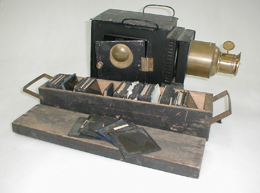 Appraisal: A Victorian brass and tin magic lantern and a case