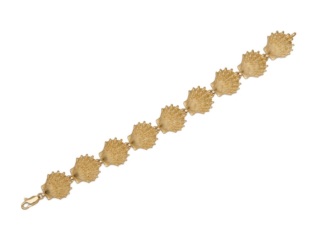 Appraisal: K Gold Bracelet comprising textured scallop shell links dwts lg