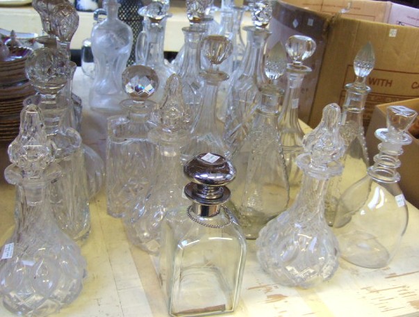 Appraisal: A quantity of Victorian glass decanters and stoppers also th