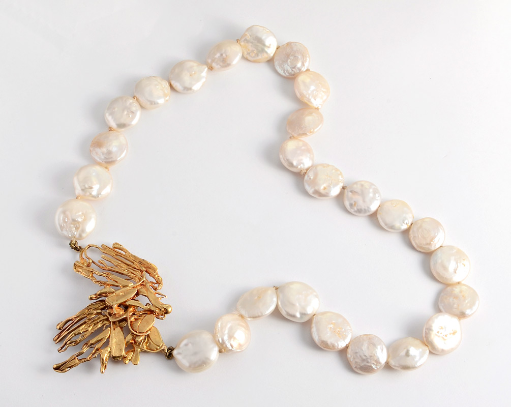 Appraisal: K GOLD CLASP COIN PEARL NECKLACE iridescent white flat coin