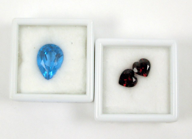 Appraisal: TWO PARCELS OF UNSET GEMSTONES including two heart-cut garnets together