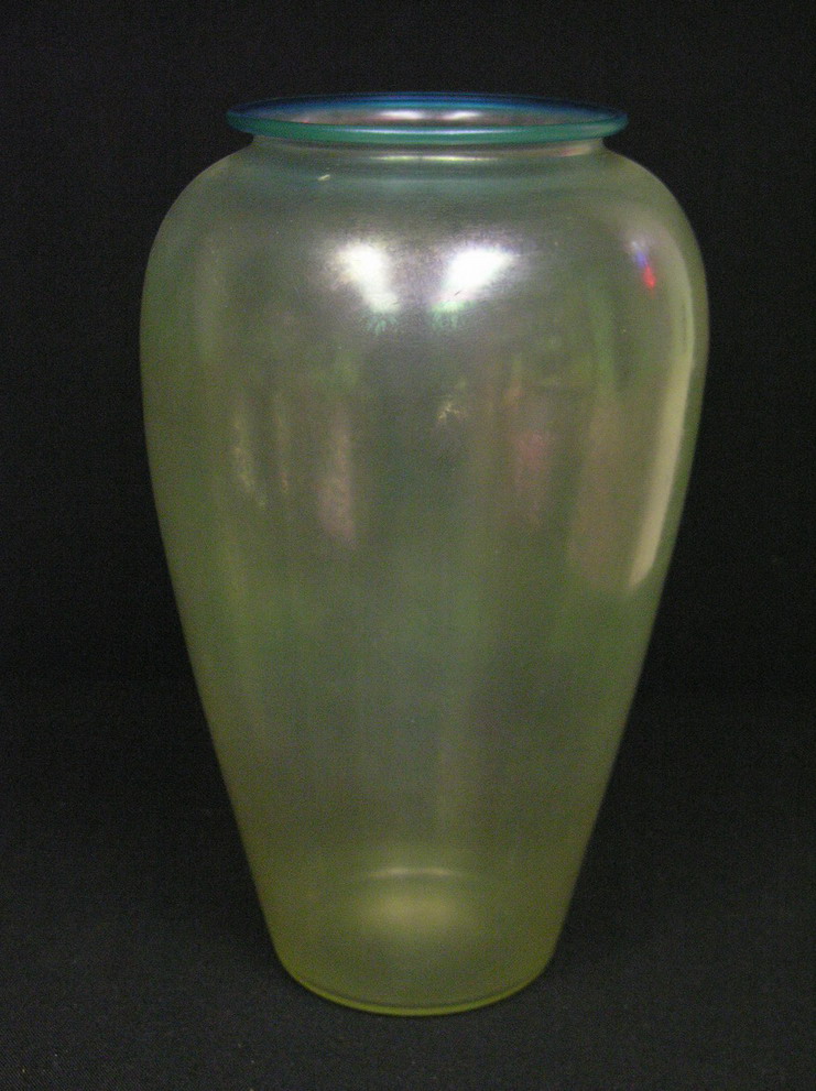 Appraisal: STEUBEN VERRE-DE-SOIE LARGE VASE WITH TEAL BORDER unsigned h X