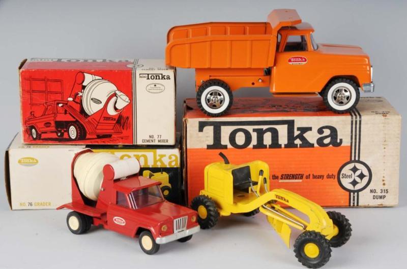 Appraisal: Lot of Pressed Steel Tonka Trucks Description Circa s Includes