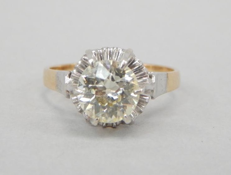 Appraisal: A solitaire diamond ring approximately ct draws yellow