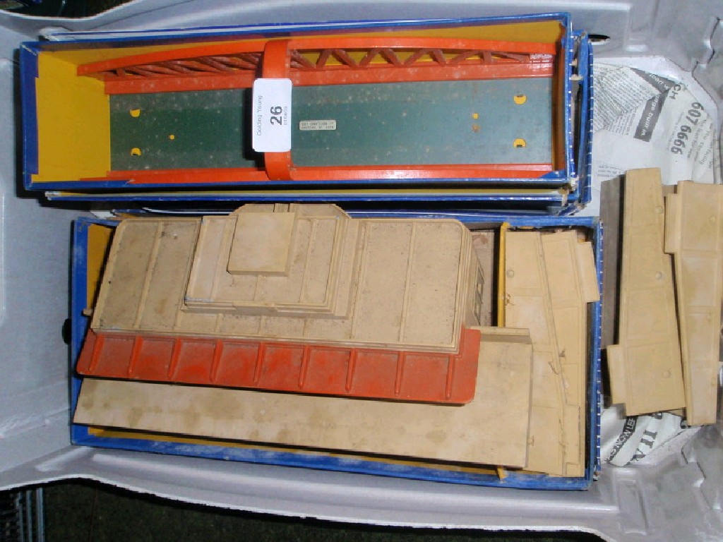 Appraisal: Two Hornby Dublo D through stations one with box a